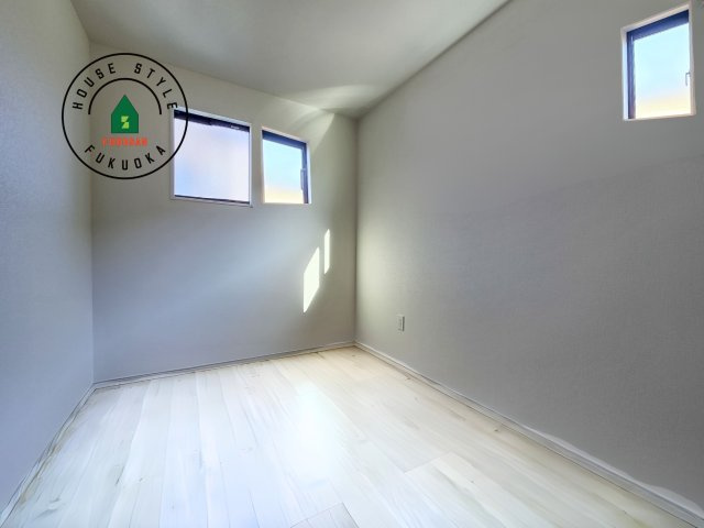 太宰府市五条6丁目第3-2棟（2号棟）の内観：施工例|柔らかい陽光が差し込む明るいお部屋を演出する設計。彩光の取れる窓が気持ちの良いお部屋を創り上げます。