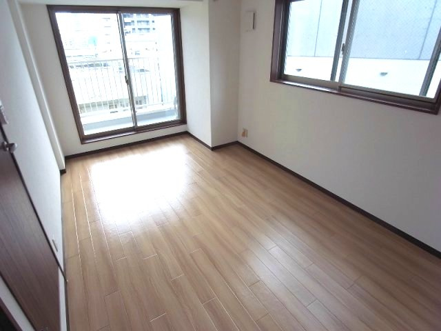 MIRAVAL三宮（ミラバルサンノミヤ）の居間・リビング