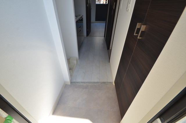 エステムコート神戸元町2リザーヴの玄関