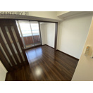 落ち着いた色合いのリビングです