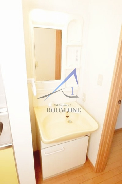 リブレア新川崎の洗面所|独立洗面台です。