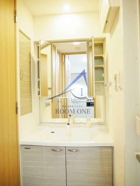 ルーブル東蒲田七番館の洗面所|独立洗面台です。