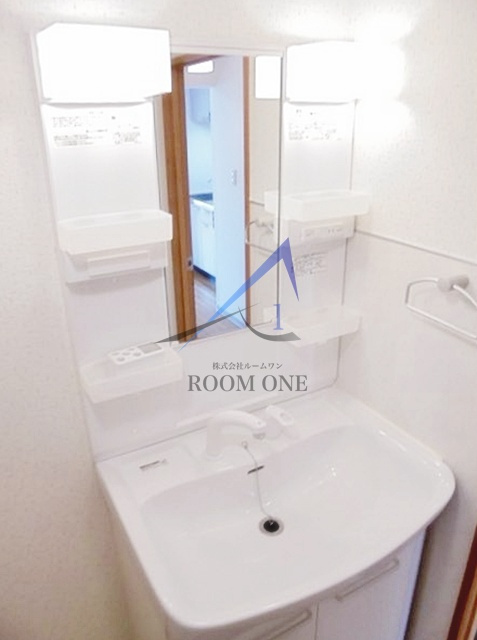 メゾン・Fの洗面所|独立洗面台です。