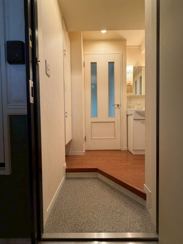 リバーライズ東小橋の玄関