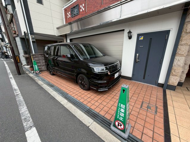リバーライズ東小橋の駐車場