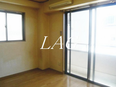 【居間・リビング】 | クレセント国安 | 洋室のお部屋です。