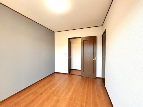 宇都宮市平松本町　4ＳＬＤＫ　中古住宅の洋室