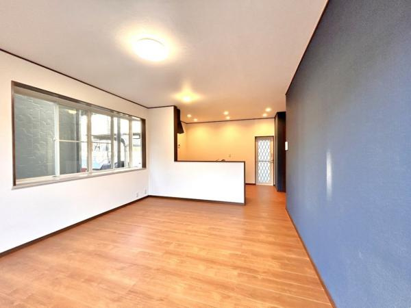 宇都宮市平松本町　4ＳＬＤＫ　中古住宅の居間・リビング