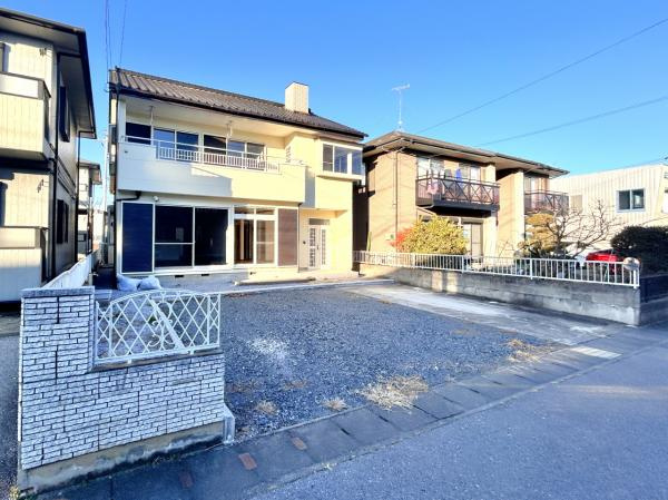 宇都宮市平松本町　4ＳＬＤＫ　中古住宅の前面道路含む現地写真