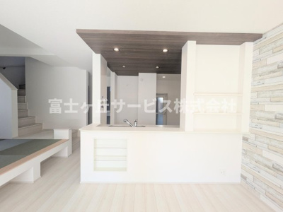 【キッチン】 | 磐田市見付 2期 新築一戸建て | 前から見たキッチンです