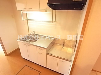 【キッチン】 | クラール・シーズンII | コンパクトなキッチンで掃除もラクラク