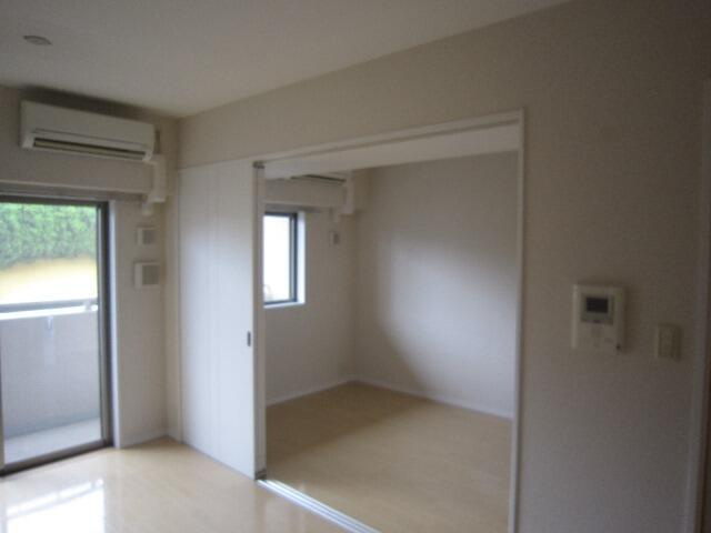 イーリスコート桜上水の洋室|落ち着いた広さの洋室。寝室にも在宅ワークにも◎ 