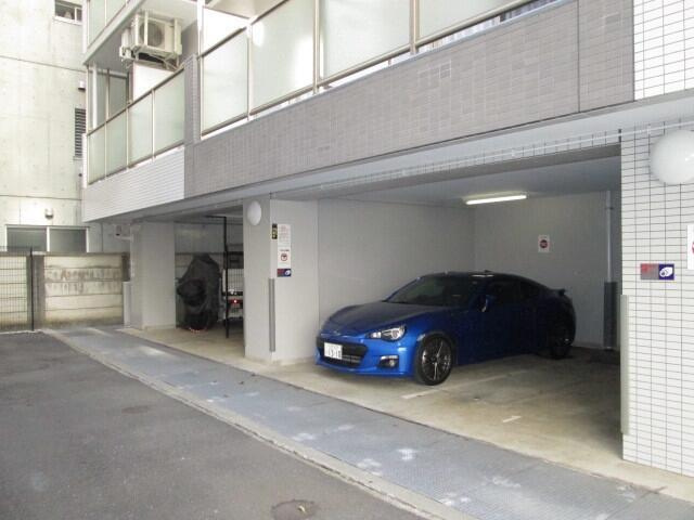 ステラメゾン荻窪の駐車場|駐車スペースあり！お車利用の方にも嬉しいポイントです♪