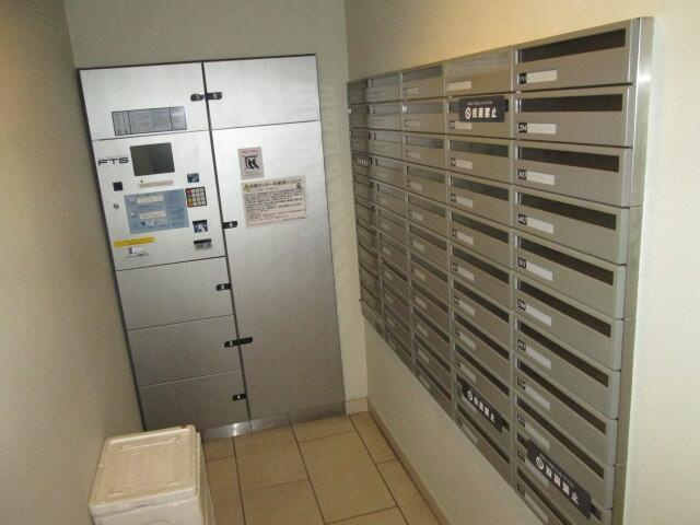 ステラメゾン荻窪のその他共用部分|不在時も受け取れる宅配BOX完備！忙しい方にも便利です♪
