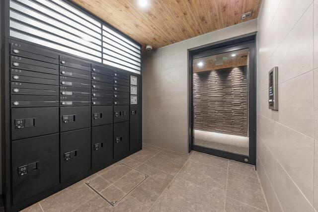 コンポジット経堂の設備|ポストと宅配ボックスです