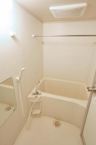 ビイルーム自由が丘の浴室|清潔感のあるバスルーム。毎日の疲れをゆったり癒せます。