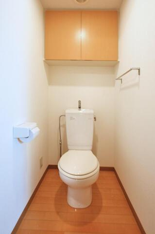 ビイルーム自由が丘のトイレ|独立トイレで使いやすい仕様。来客時も気兼ねなく使えます。