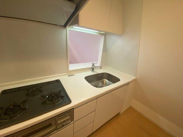 ＳＹＭＰＨＯＮＹ　ＦＬＡＴのキッチン|コンパクトなキッチンで掃除もラクラク