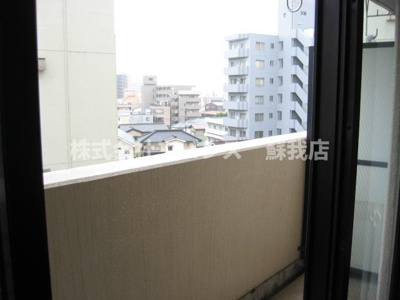 【バルコニー】 | チハヤアネックスビル | 外からの目が気にならないバルコニーで洗濯物が干せます