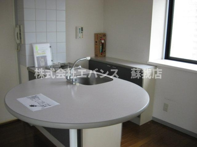 【キッチン】 | チハヤアネックスビル | コンパクトなキッチンで掃除もラクラク