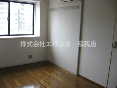 【寝室】 | チハヤアネックスビル | 開放的な寝室です