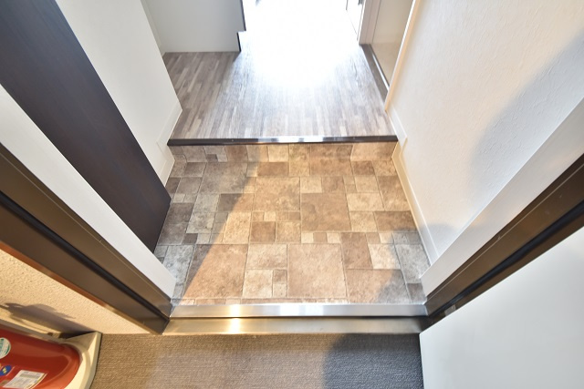 呉市本通２丁目の賃貸マンションの玄関