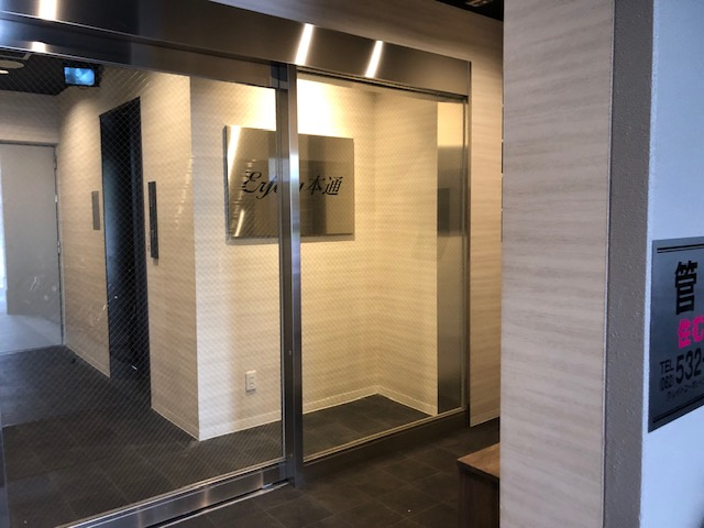 呉市本通２丁目の賃貸マンションのエントランス