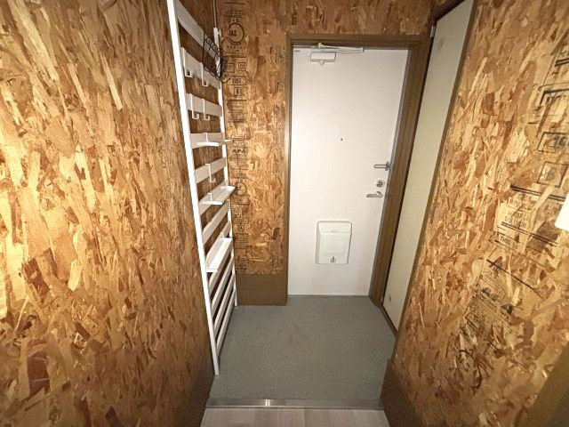 チコレジデンスの玄関