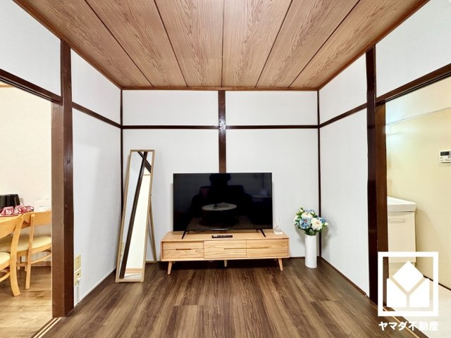 伏見区竹田中島町の居間・リビング