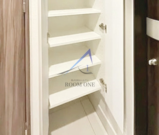 コンシェリア門前仲町〈ＳＡＫＵＲＡ　ＰＲＯＭＥＮＡＤＥ〉の収納|シューズボックスです。