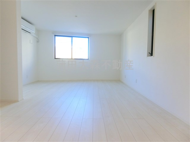 Kolet糀谷＃05の居間・リビング|LDK17.1帖　3面採光　カウンターキッチンのリビングダイニングキッチン