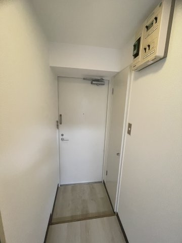 ダイヤアクティ三軒茶屋の玄関