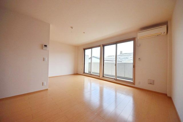 カレッツァⅡ番館の居間・リビング