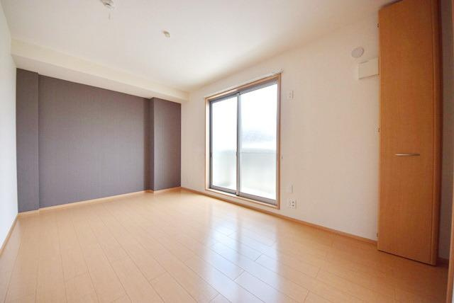 カレッツァⅡ番館の居間・リビング