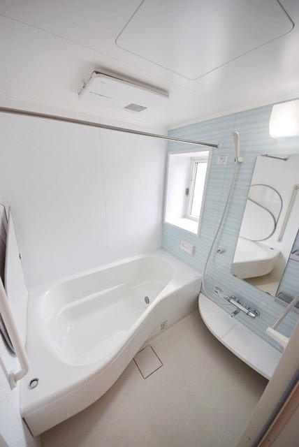 カレッツァⅡ番館の浴室