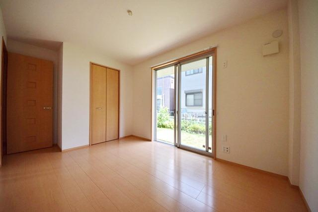 カレッツァⅡ番館の居間・リビング