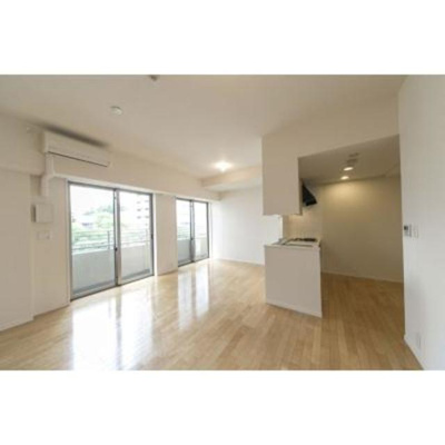 【居間・リビング】 | パークキューブ愛宕山タワー | ※写真は同タイプ住戸です。