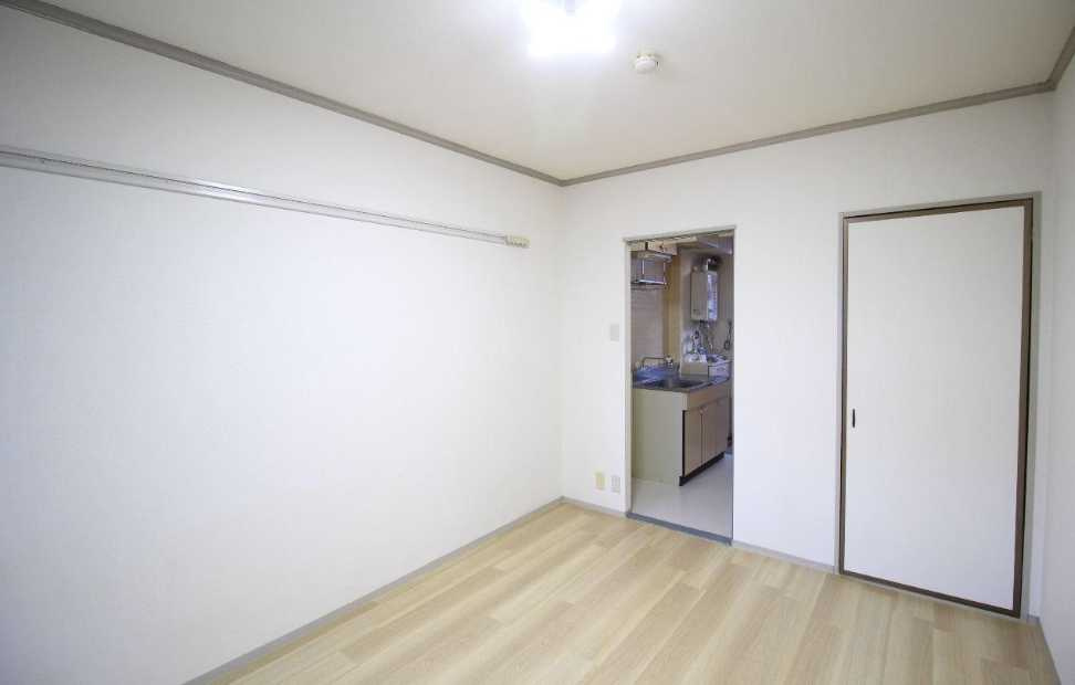 スカイハイツ　室内洗濯機置場　バストイレあり　学生さんオススメの居間・リビング