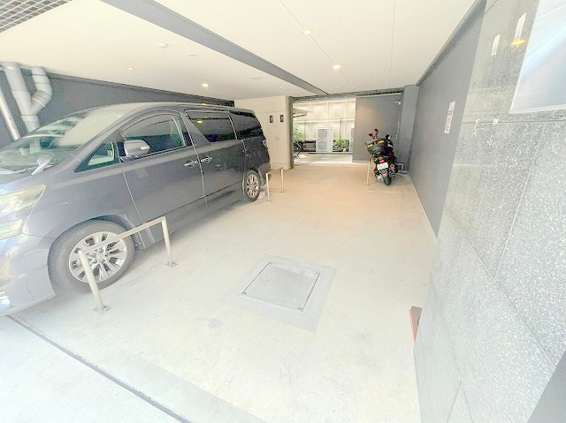 プレサンス新大阪クロステージの駐車場
