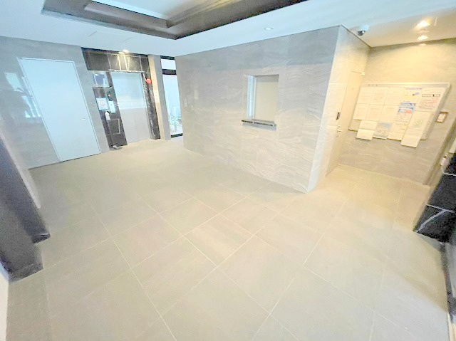 プレサンス新大阪クロステージのエントランス