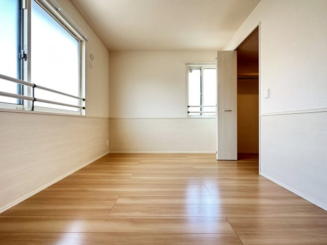 ウィルハイツ福井の洋室