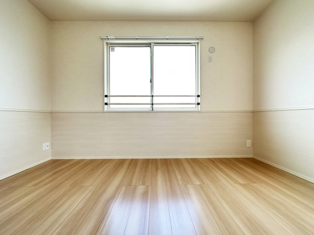 ウィルハイツ福井の洋室