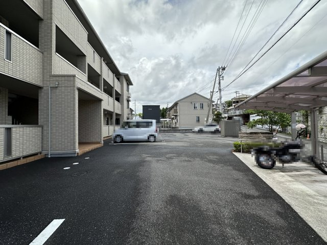ウィルハイツ福井の駐車場