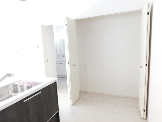 名古屋市西区児玉３丁目の新築一戸建の収納|◇パントリー◇　　食料品や調理器具などの収納に便利です♪