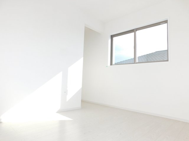 名古屋市西区児玉３丁目の新築一戸建の洋室|◇洋室◇　　南面で明るい洋室５．２帖　収納スペース完備！　