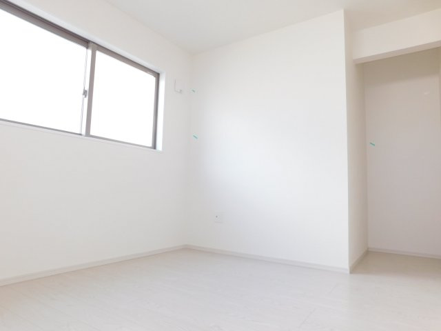 名古屋市西区児玉３丁目の新築一戸建の収納|◇洋室◇　　明るい洋室５．５帖　収納スペース完備！