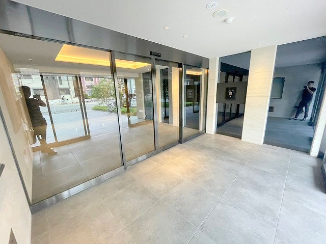 スワンズシティ新大阪ヴィーヴォのエントランス