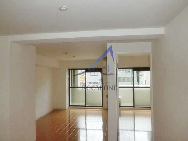 金津賀第５ビルの居間・リビング|洋室のお部屋です。