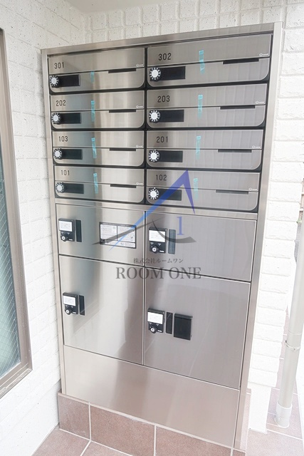 フェリーチェ西荻窪のその他共用部分|集合ポストと宅配ボックスです。