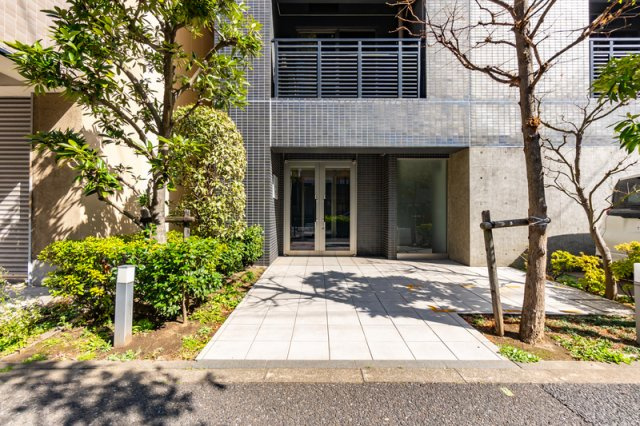 アヴァンツァーレ田端のエントランス